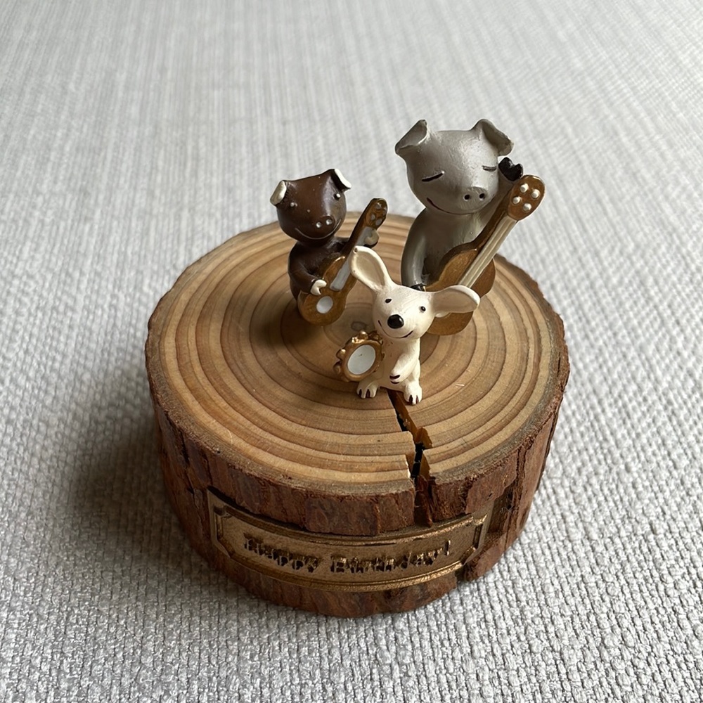 Charming Animal Band Figurine musical box Brown and Gray